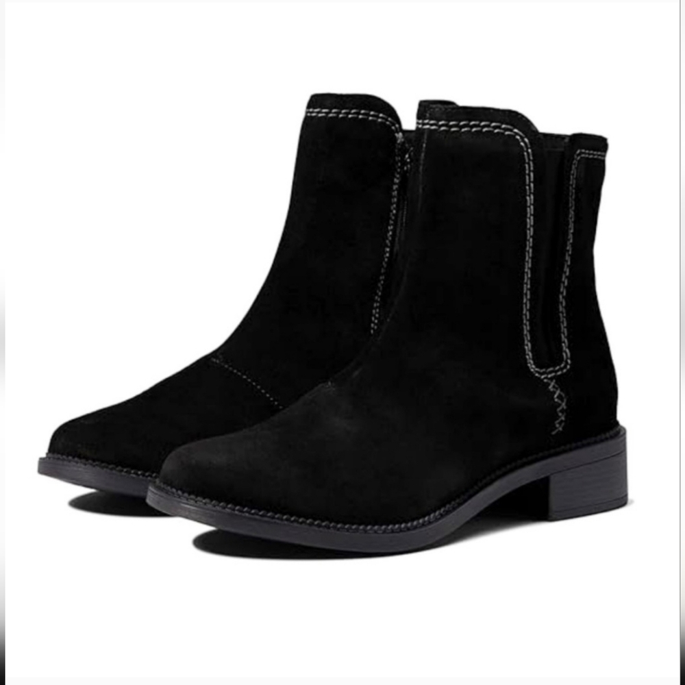 Clarks Women's Maye Zip Ankle Bootie